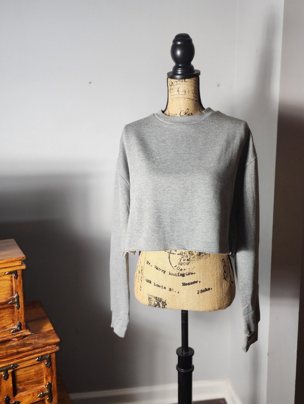 Socialite Gray Cropped Crewneck Sweater Long Sleeve Raw Hem LARGE